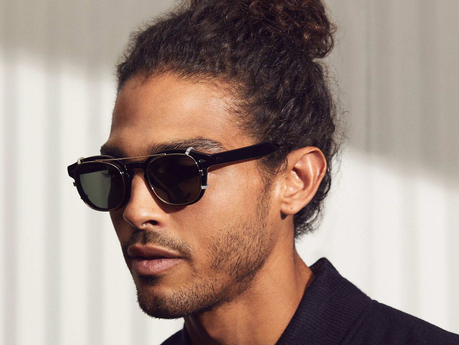 Model is wearing The CLIPTOSH POLARIZED in Gold in size 46 with G-15 lenses