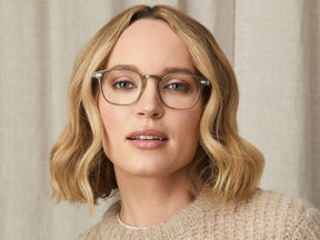 Model is wearing The GENUG in size 50 in Sage