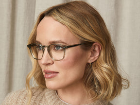 Model is wearing The GENUG in size 50 in Sage