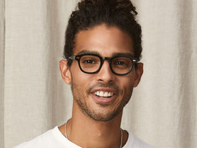 Model is wearing The LEMTOSH-TT-SE in size 46 in Black/Gold