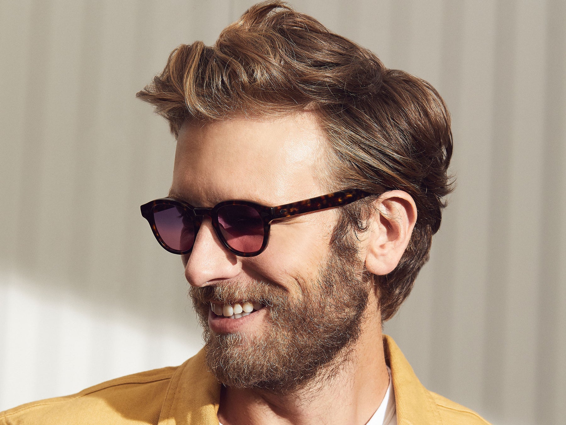 Model is wearing The LEMTOSH in Tortoise in size 46 with Westside Sunset Tinted Lenses