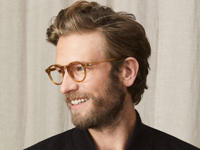 Model is wearing The MILTZEN in size 46 in Blonde