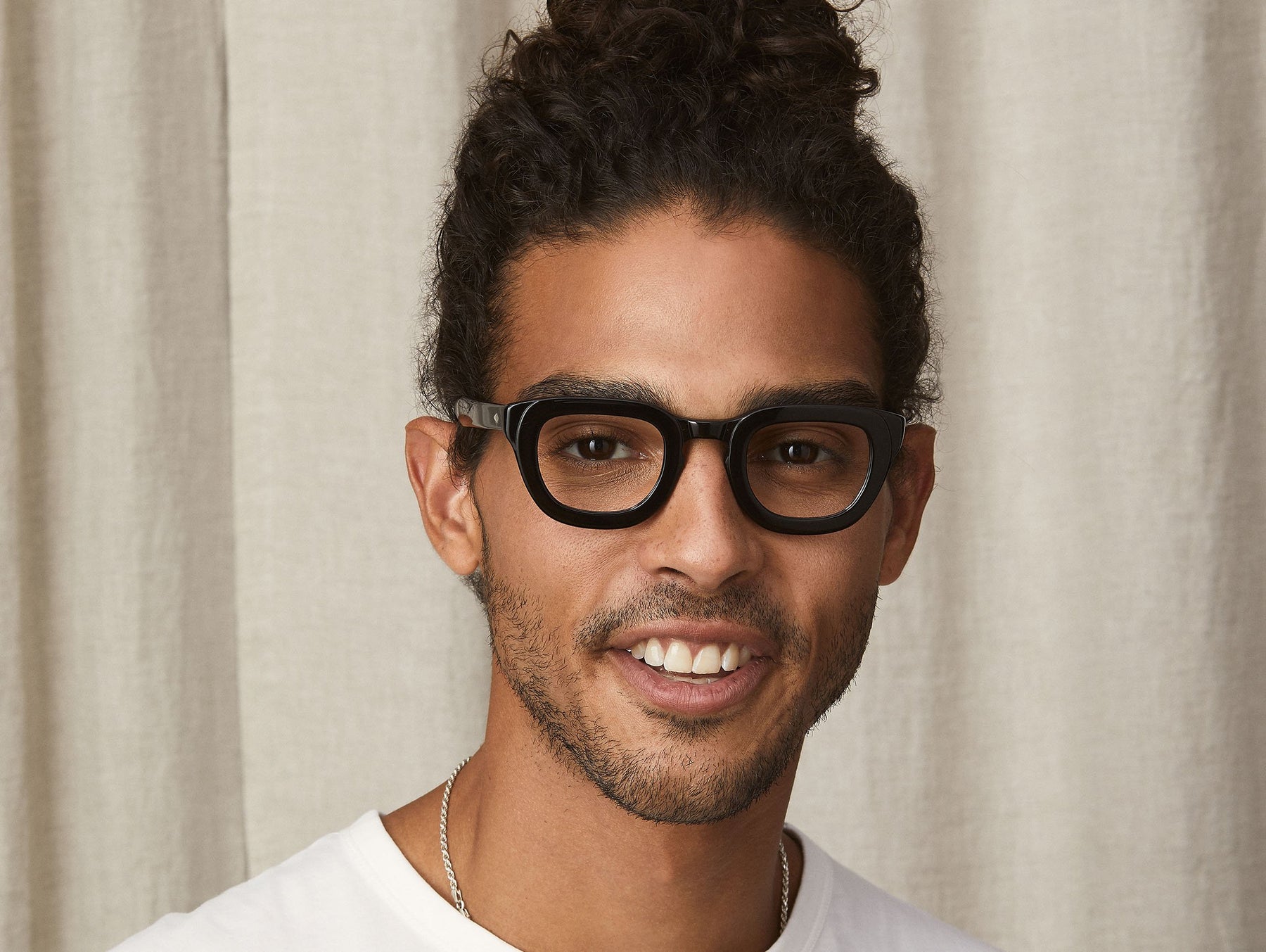 Model is wearing The TELENA in Black in size 41 with Blue Protect Lenses