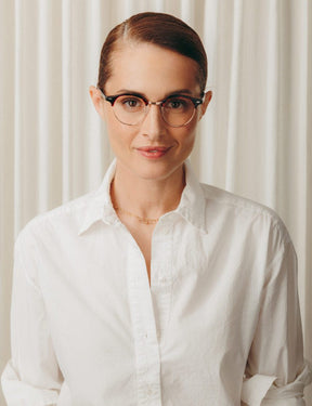 Model is wearing The AIDIM in size 46 in Burnt Tortoise/Gold