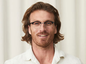 Model is wearing The AIDIM in size 46 in Black/Silver