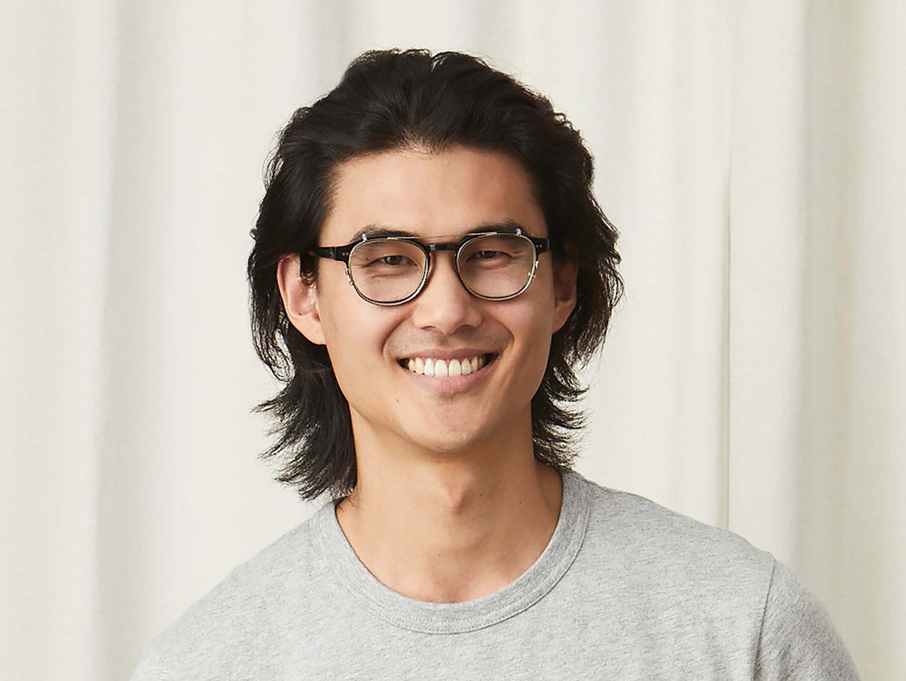 Model is wearing The ARTHUR CLIP in Brass in size 48 with Blue Protect Lenses