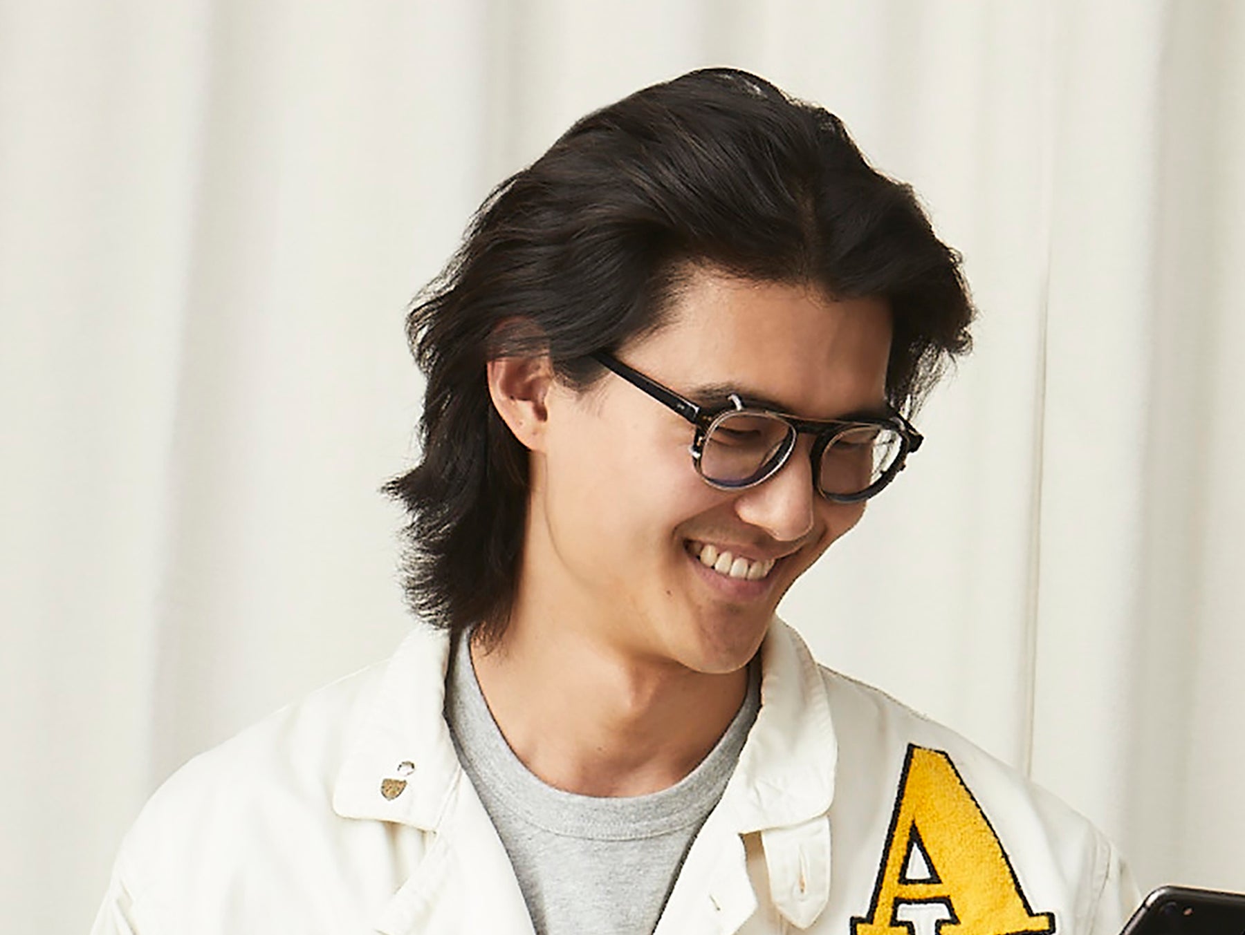 Model is wearing The ARTHUR CLIP in Brass in size 48 with Blue Protect Lenses