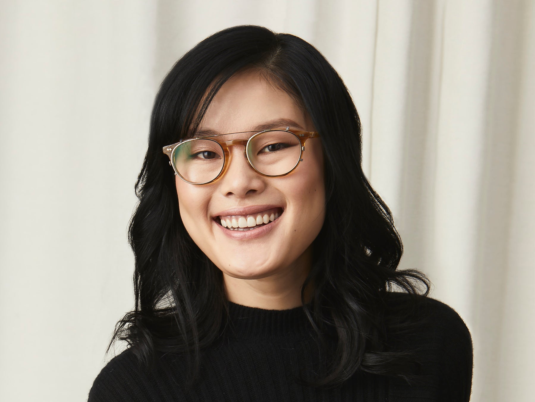 Model is wearing The FRANKIE CLIP in Brass in size 51 with Blue Protect Lenses