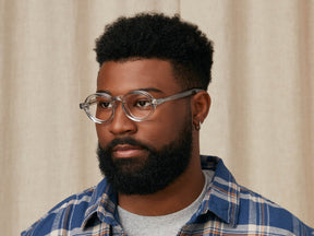 Model is wearing The FOYGEL in size 46 in Light Grey