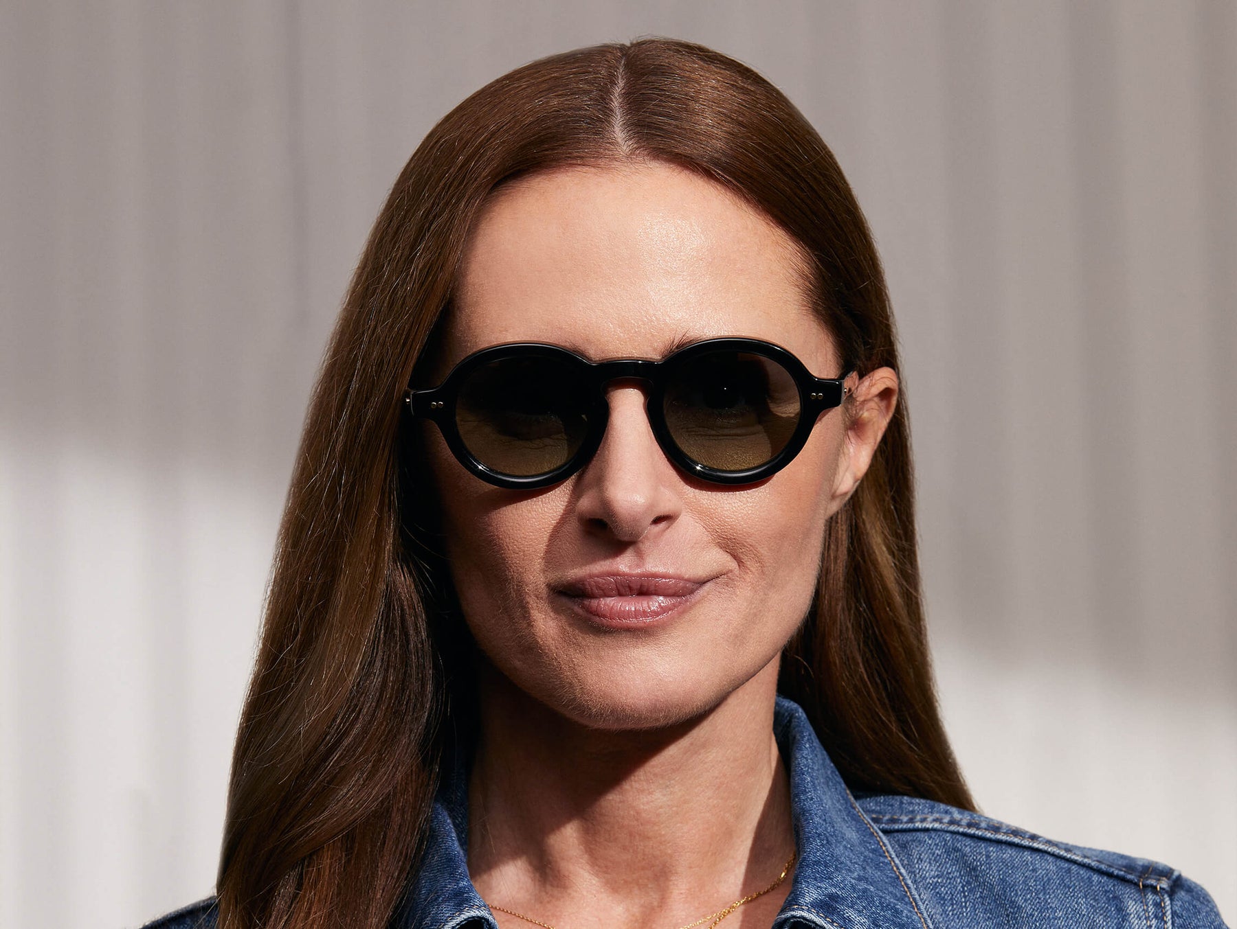 Model is wearing The FOYGEL SUN in Black in size 46 with Forest Wood Tinted Lenses