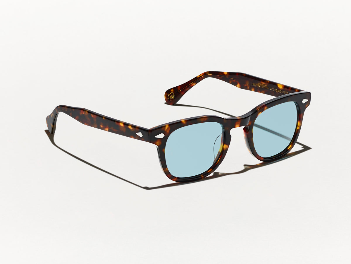 Die GELT SUN in Tortoise mit blauen Gläsern