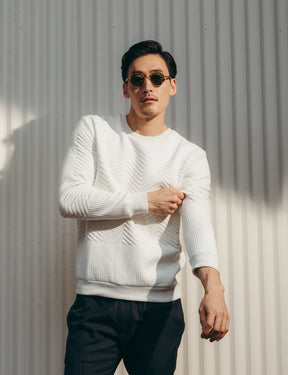 Model is wearing The GLICK SUN in Flesh/Tortoise in size 49 with Calibar Green Glass Lenses