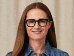 Model is wearing The GROBER in size 45 in Navy