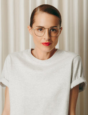 Model is wearing The GROYSE in size 51 in Raw Gold