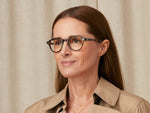 Model is wearing The KASH in size 47 in Tortoise/Gold