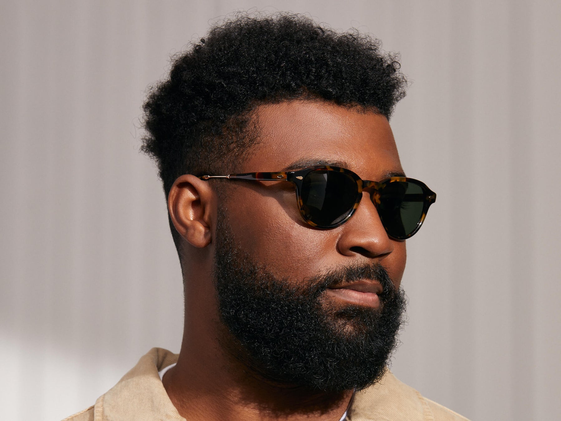 Model is wearing The KASH SUN in Tortoise/Gold in size 50 with G-15 Glass Lenses