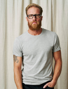 Model is wearing The KELEV in size 51 in Black