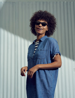 Model is wearing The KELEV SUN in size 51 in Black