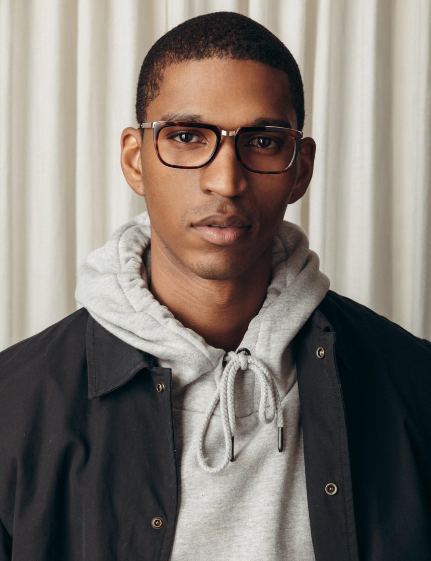 Model is wearing The KLUG in size 52 in Burnt Tortoise/Gold