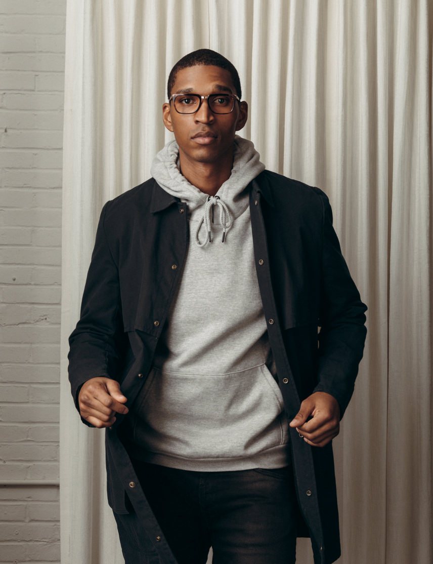 Model is wearing The KLUG in size 52 in Burnt Tortoise/Gold