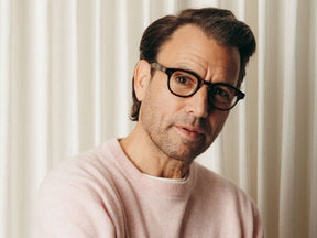 Model is wearing The LEMTOSH in size 46 in Tortoise