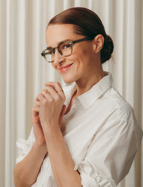 Model is wearing The LEMTOSH in size 46 in Sage