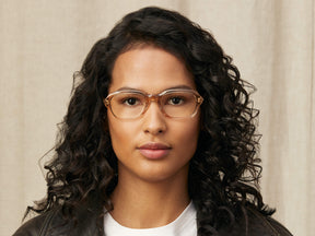 Model is wearing The MESHUG in size 51 in Cinnamon