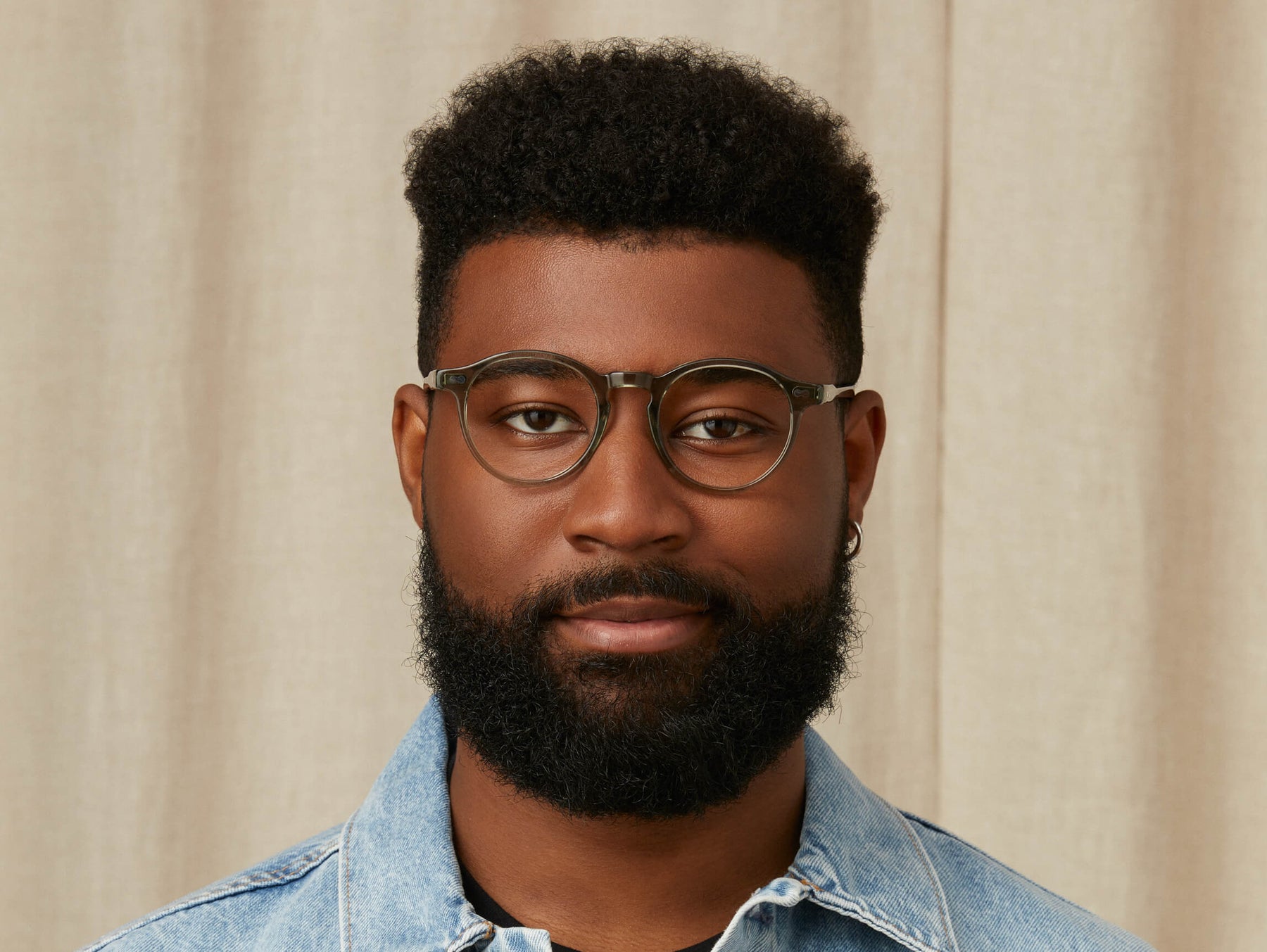 Model is wearing The MILTZEN in size 49 in Sage