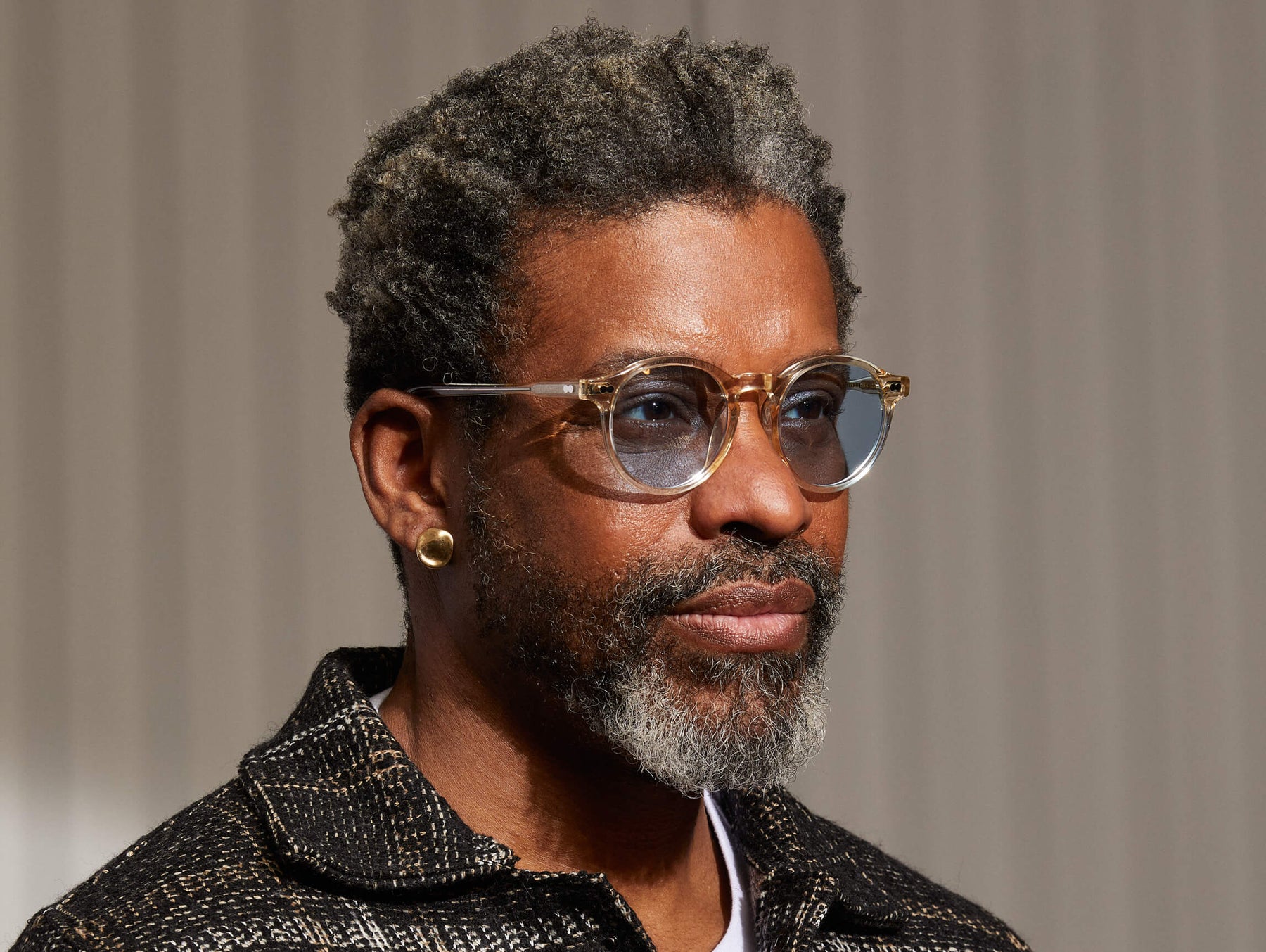 Model is wearing The MILTZEN in Flesh in size 49 with Bel Air Blue Tinted Lenses