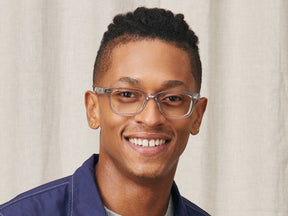 Model is wearing The KLUTZ in size 47 in Light Grey