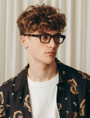 Model is wearing the NEBB in size 45 in Tortoise