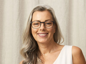 Model is wearing The NEBB-T Ready Reader in size 51 in Charcoal/Wine