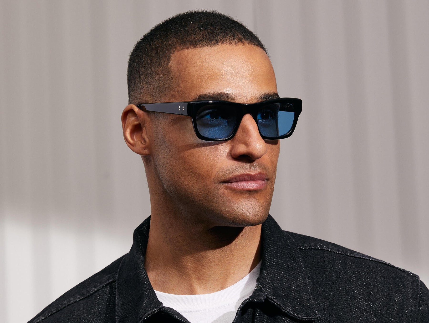 Model is wearing The NUDNIK SUN in Black in size 50 with Celebrity Tinted Lenses