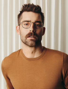 Model is wearing The SCHLEP in size 53 in Black/Gunmetal