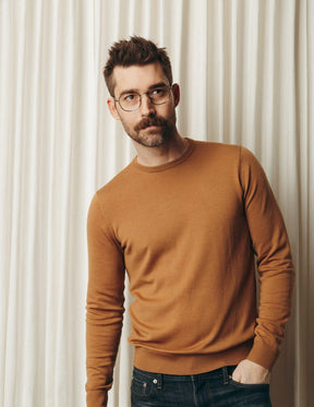 Model is wearing The SCHLEP in size 53 in Black/Gunmetal