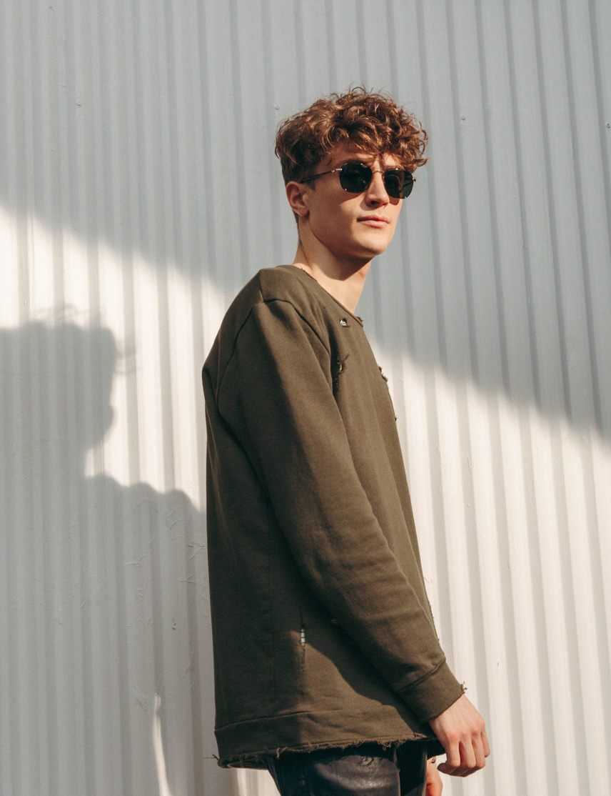 Model is wearing The SCHLEP SUN in Tortoise/Gold in size 50 with G-15 Glass Lenses