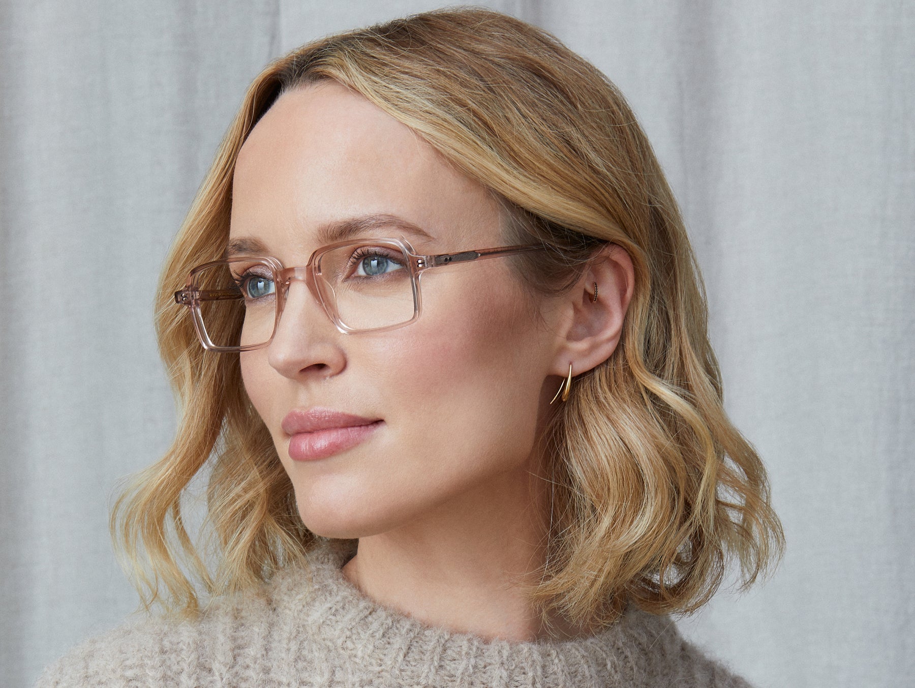 Model is wearing The SHINDIG in size 50 in Burnt Rose