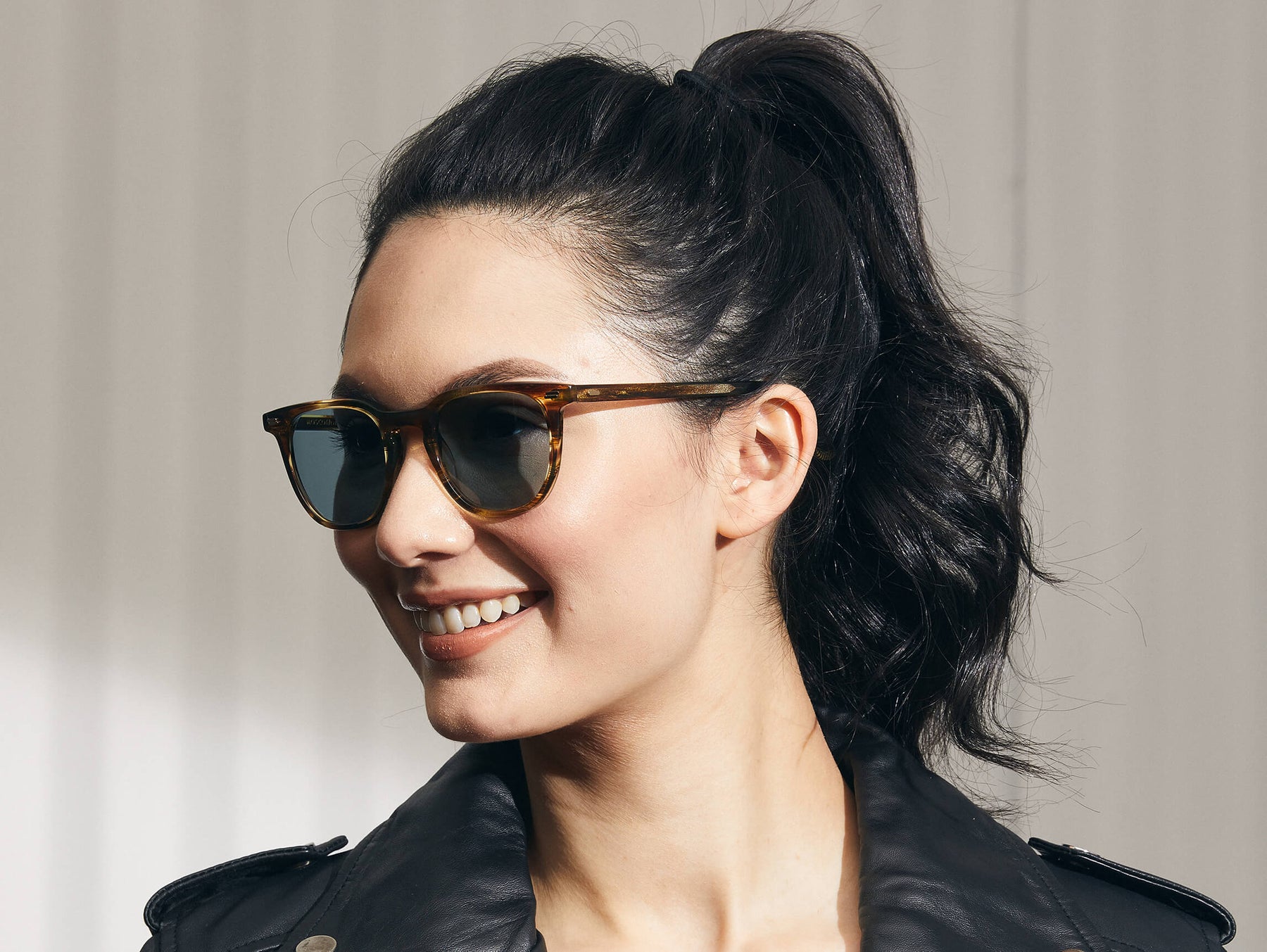 Model is wearing The TATAH SUN in Bamboo in size 50 with Blue Glass Lenses