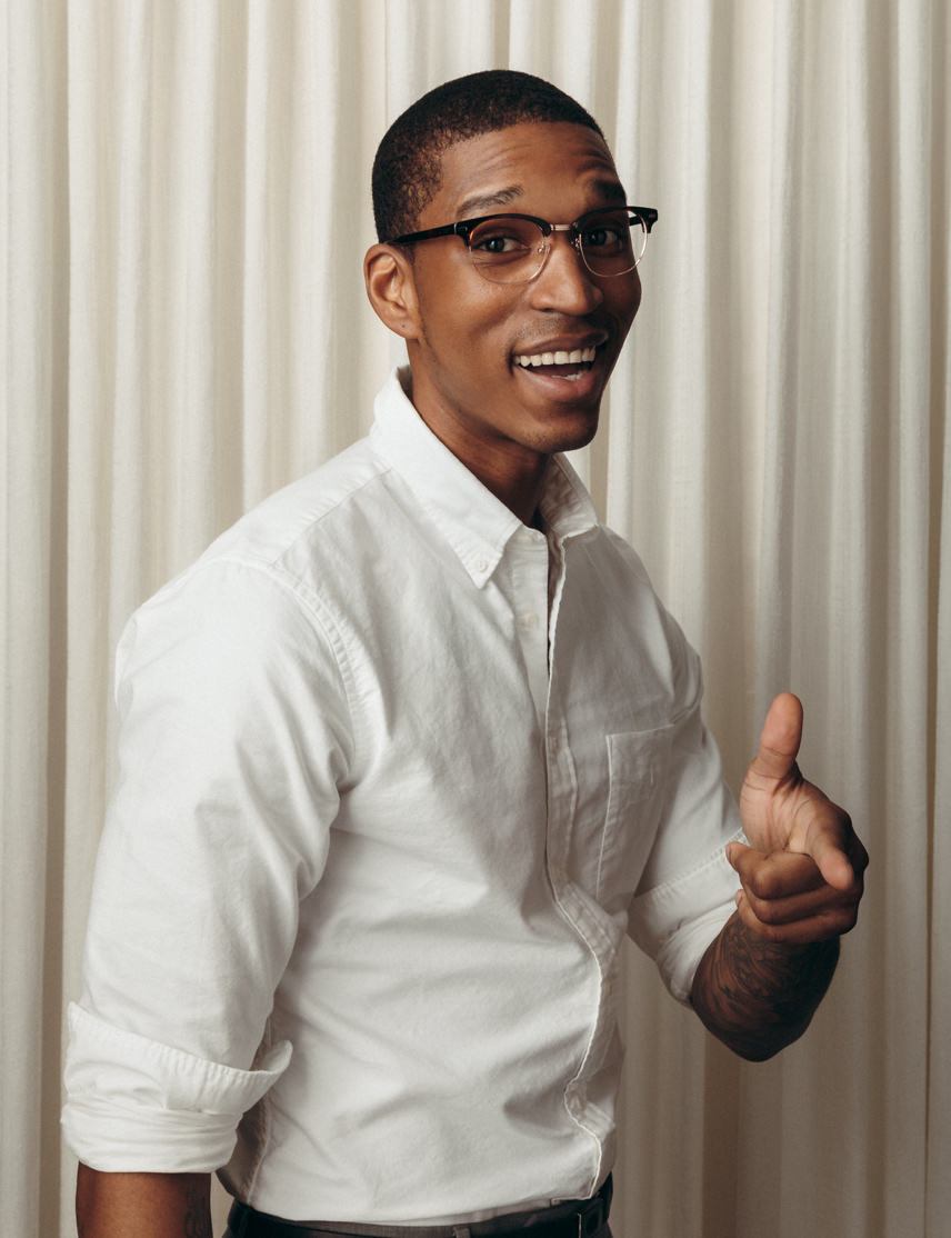 Model is wearing The YUKEL in size 48 in Burnt Tortoise/Gold