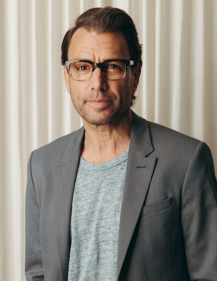 Model is wearing The ZAYDE in size 49 in Charcoal