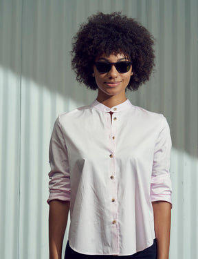 Model is wearing The ZILCH SUN in Grey in size 50 with G-15 Glass Lenses