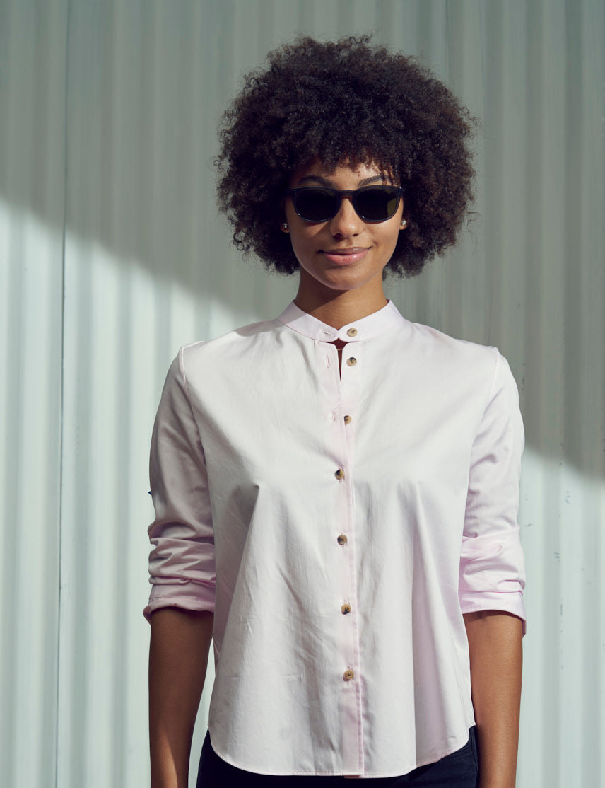 Model is wearing The ZILCH SUN in Grey in size 50 with G-15 Glass Lenses