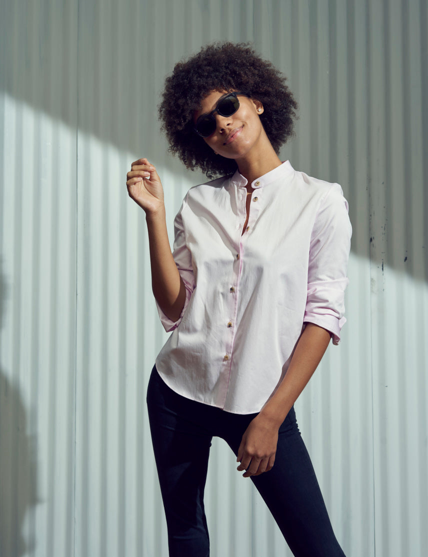 Model is wearing The ZILCH SUN in Grey in size 50 with G-15 Glass Lenses