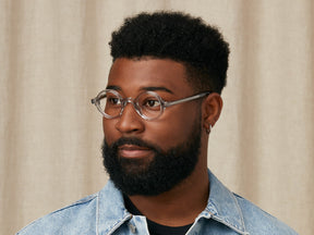 Model is wearing The ZOLMAN in size 42 in Light Grey