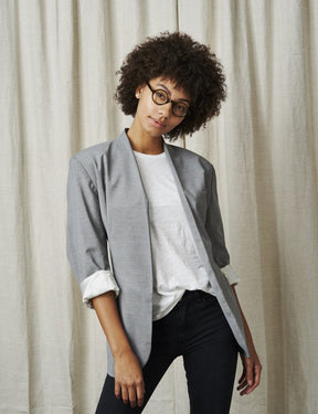 Model is wearing The ZOLMAN in Black in size 42 with Blue Protect Lenses